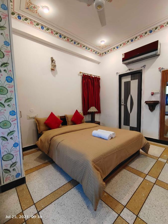 The Rustic Monk Hostel Удайпур Екстериор снимка