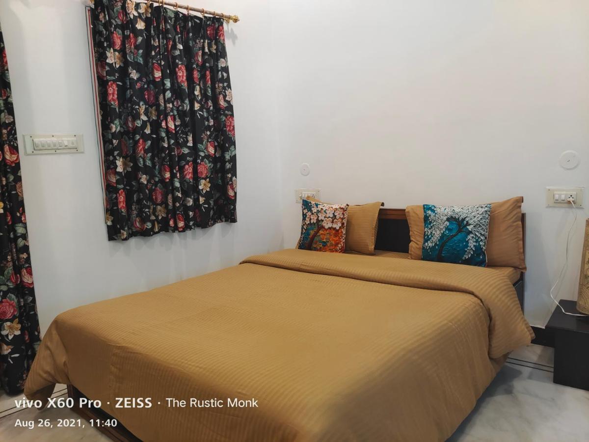 The Rustic Monk Hostel Удайпур Екстериор снимка
